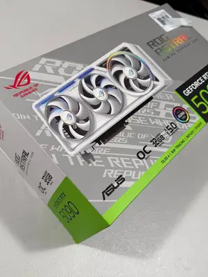 ASUS ROG Astral RTX 5090 WHITE OC 32Go GDDR7 - Miniature 3