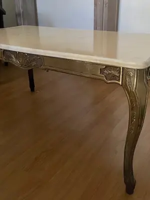 Table basse vintage en marbre véritable et bronze, style Louis XV - Miniature 2