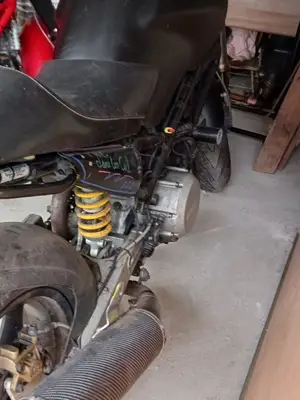 Ducati 620 Dark 2006 - Pour pièces ou restauration , carte grise au nom de l ancien propriétaire - Miniature 4