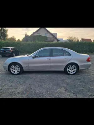Mercedes E240 Elegance à récupérer en Allemagne - Miniature 2
