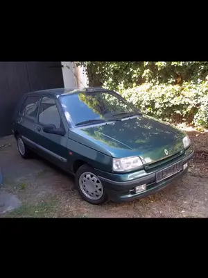 Renault Clio essence automatique 1995, 75 ch, 30 100 km, CT jusqu’à 09/28