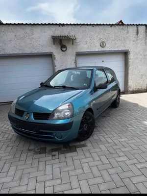 Renault Clio II 1.2 16V essence de 2004, 99 643 km, bien entretenue À récupérer en Allemagne