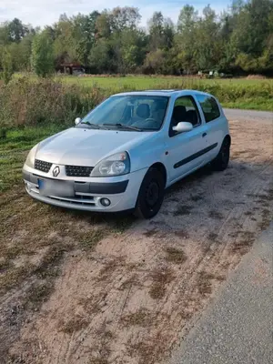 Lot de deux Renault Clio II 1.2 16V de 2002 et 2004, bon état général contrôle technique à jour - Miniature 3