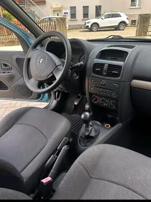Renault Clio II 1.2 16V essence de 2004, 99 643 km, bien entretenue À récupérer en Allemagne - Miniature 4