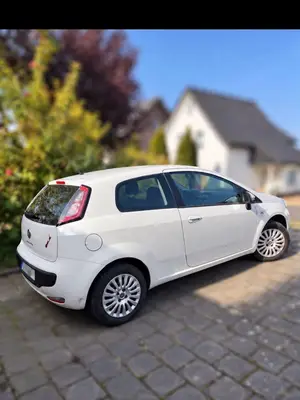 Fiat Punto très propre esthétiquement et mécaniquement, à récupérer en Allemagne - Miniature 2