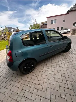 Renault Clio II 1.2 16V essence de 2004, 99 643 km, bien entretenue À récupérer en Allemagne - Miniature 2