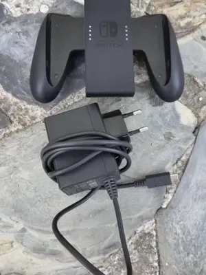 Nintendo Switch - Console complète envoie possible - Miniature 3
