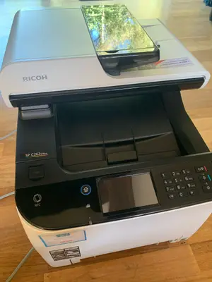 Imprimante Ricoh SP C262 SFNW en très bon état avec cartouche noire neuve