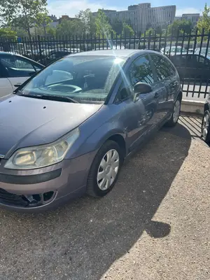 Voiture Citroën C4 - Miniature 5