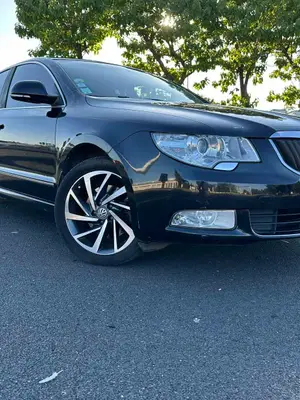  Skoda Superb Ambition 2.0 TDI 140 2011 - Miniature 4