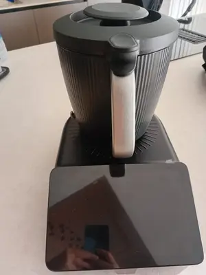 Thermomix en très bon état, proche du neuf, avec tous ses accessoires