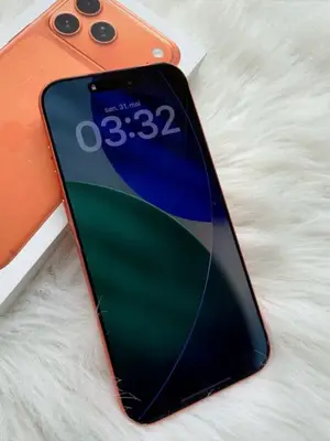 iPhone 17 Pro Max avec facture et accessoire - Miniature 3