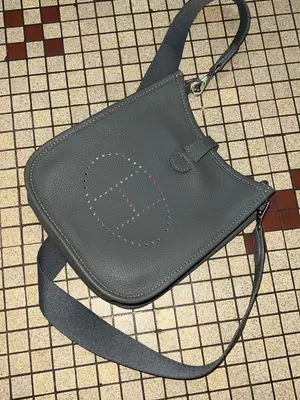 Sacoche Hermès en cuir véritable