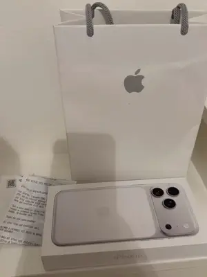iPhone 17 Pro Max en très bon état avec reçu