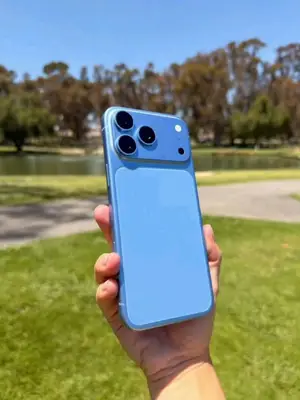 iPhone 18 Pro Max 256 Go en très bon état, avec carton