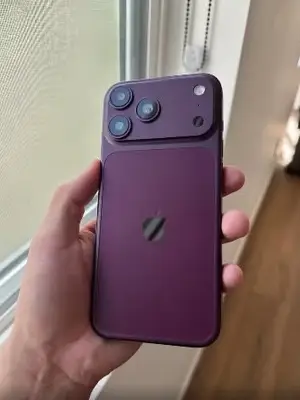 iPhone 18 Pro Max 256 Go en très bon état, avec carton - Miniature 4