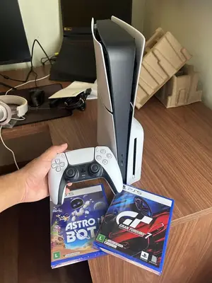 PS5 Slim 1To avec lecteur + 2 jeux + manette - Miniature 2