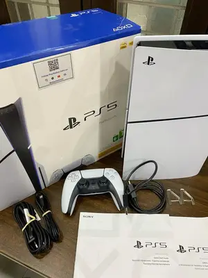 PS5 Slim 1To avec lecteur + 2 jeux + manette