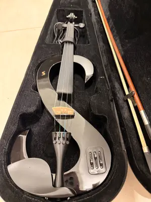 Violon électrique utilisé quelques fois