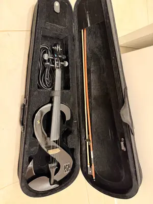 Violon électrique utilisé quelques fois - Miniature 2