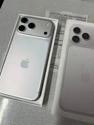 iPhone 17 Pro Max 256 Go argent, neuf, débloqué et sous garantie Apple - Miniature 3