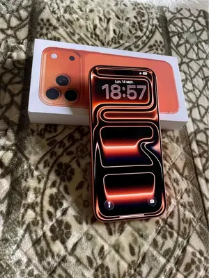 iPhone 17 Pro Max - Très bon état avec accessoires - Miniature 2