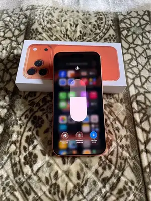 iPhone 17 Pro Max - Très bon état avec accessoires - Miniature 4