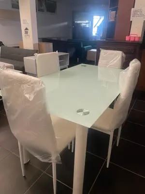 Table avec 6 chaises - Neuve à bon prix - Miniature 2