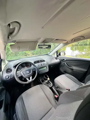 Seat Altea de 2011 en très bon état général, avec plusieurs pièces neuves - Miniature 2