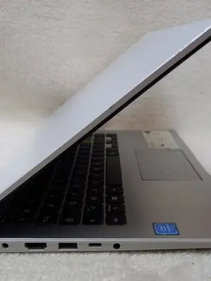 ASUS 14" - Sacoche, Souris et Chargeur inclus