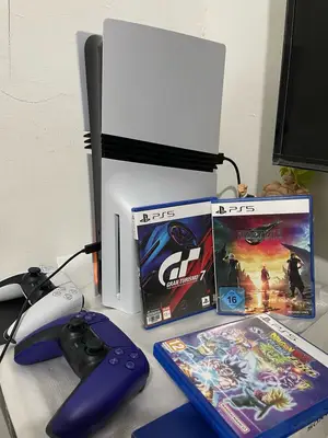 PlayStation 5 Slim avec lecteur Blu-ray 4K, SSD 1 To et manette DualSense