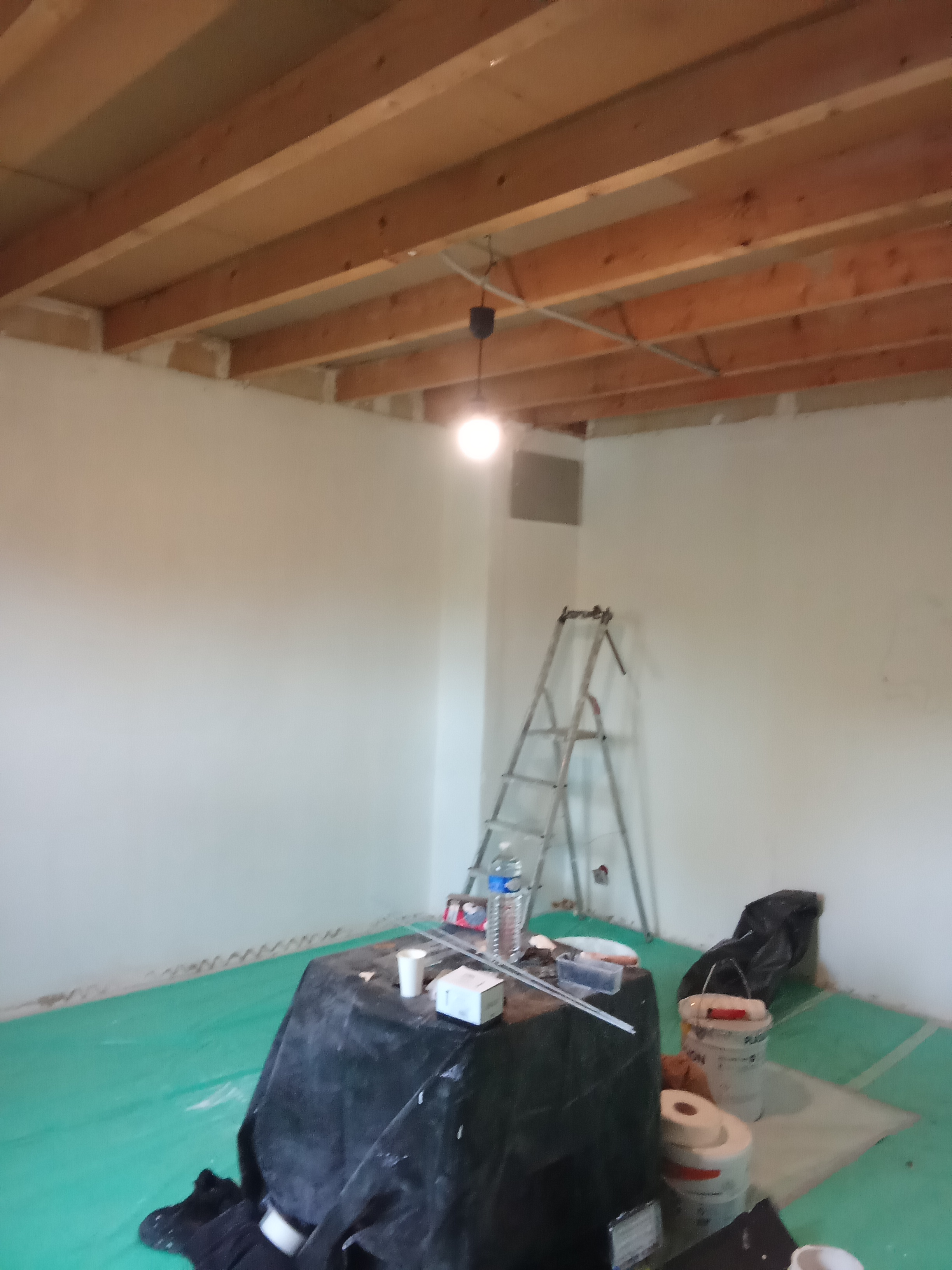Services d'enduit et peinture disponibles - Photo 1