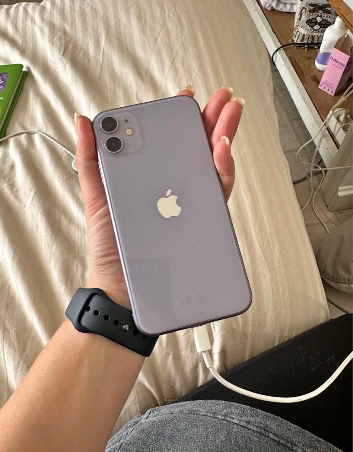 iPhone 11 violet avec boîte et accessoires