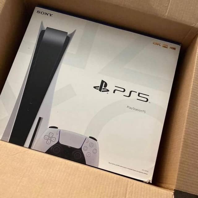 Disponible immédiatement Sony PS5 Edition Standard Scellé - Miniature 2