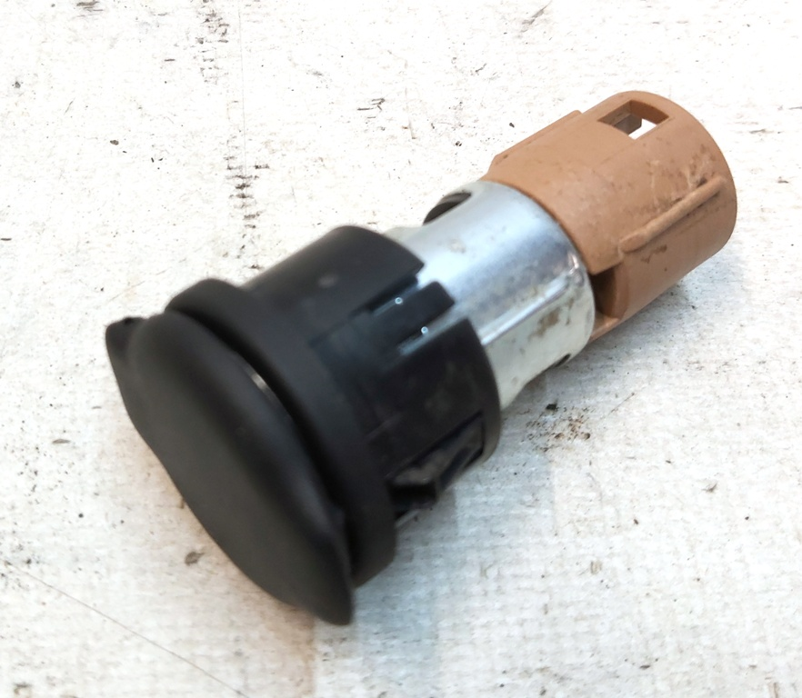 Prise (allume-cigare) 12V Tesla 1107655-00-A