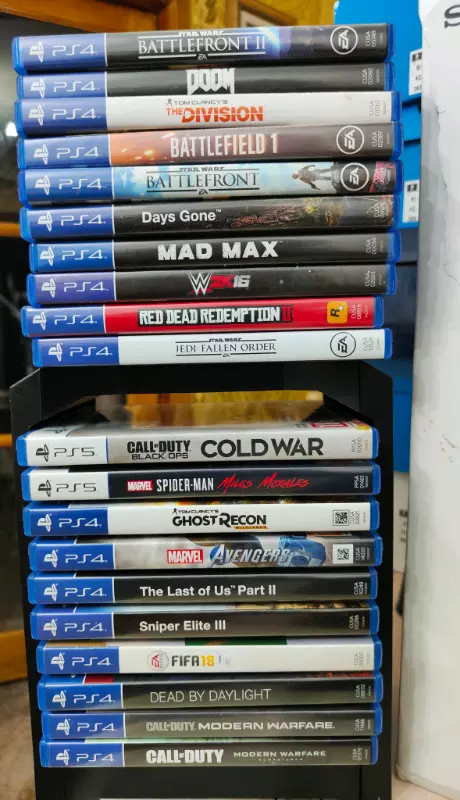 PS5 BUNDLE - 20 jeux