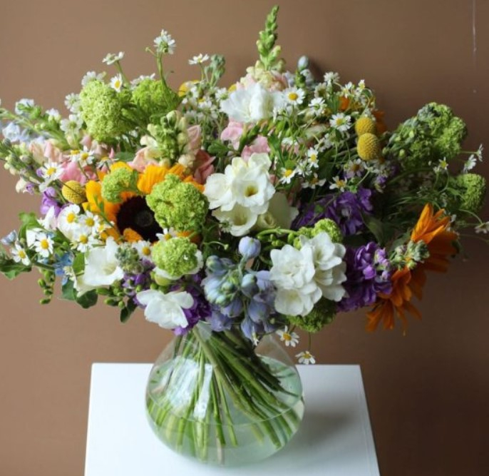 Manakin Fleurs - specialized in exquisite floral creations for every
occasion