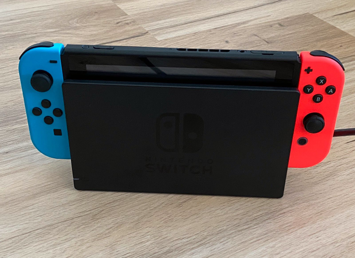 Nintendo Switch - Photo 1