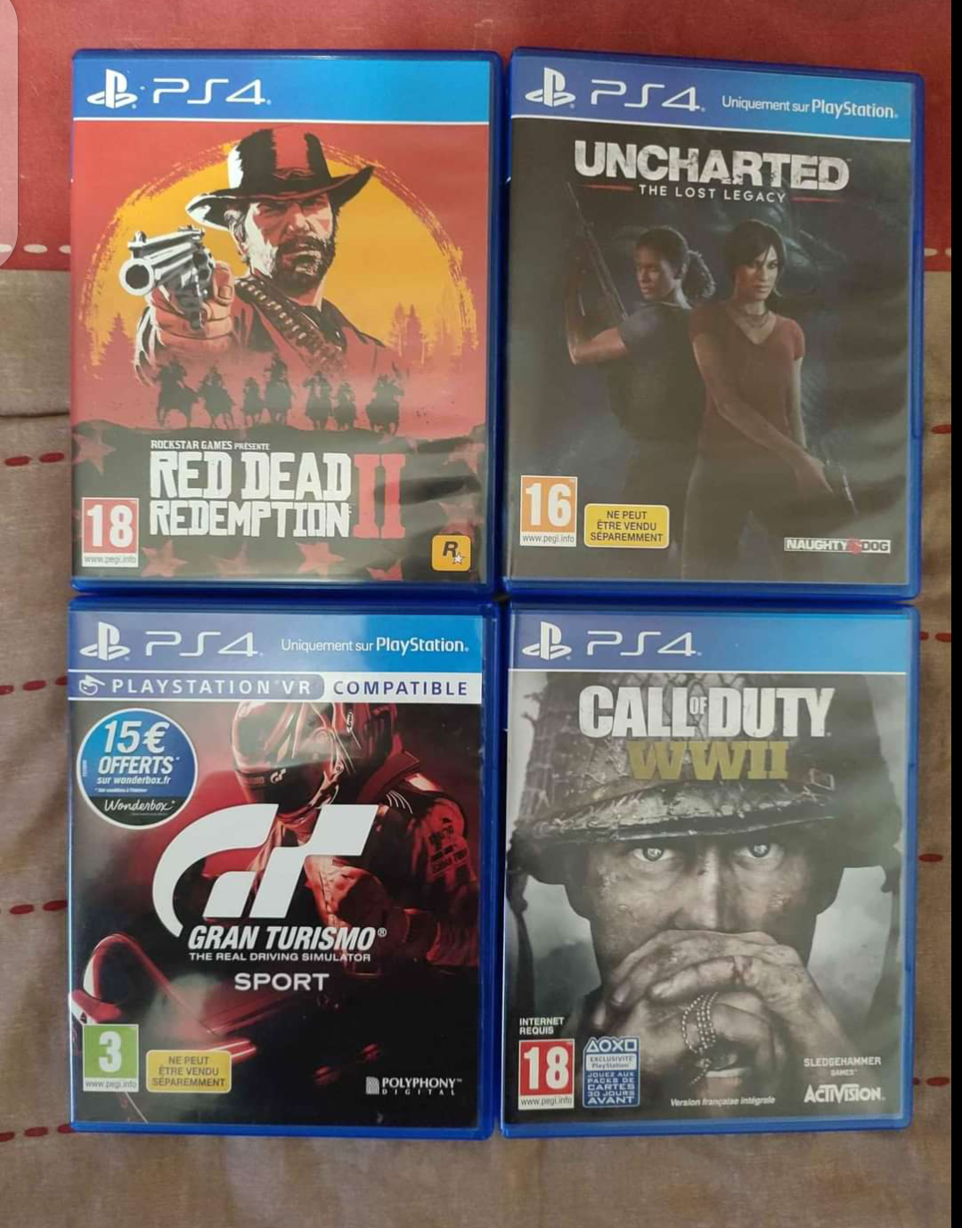 PS4 avec 2 manette et 8 jeux - Miniature 2