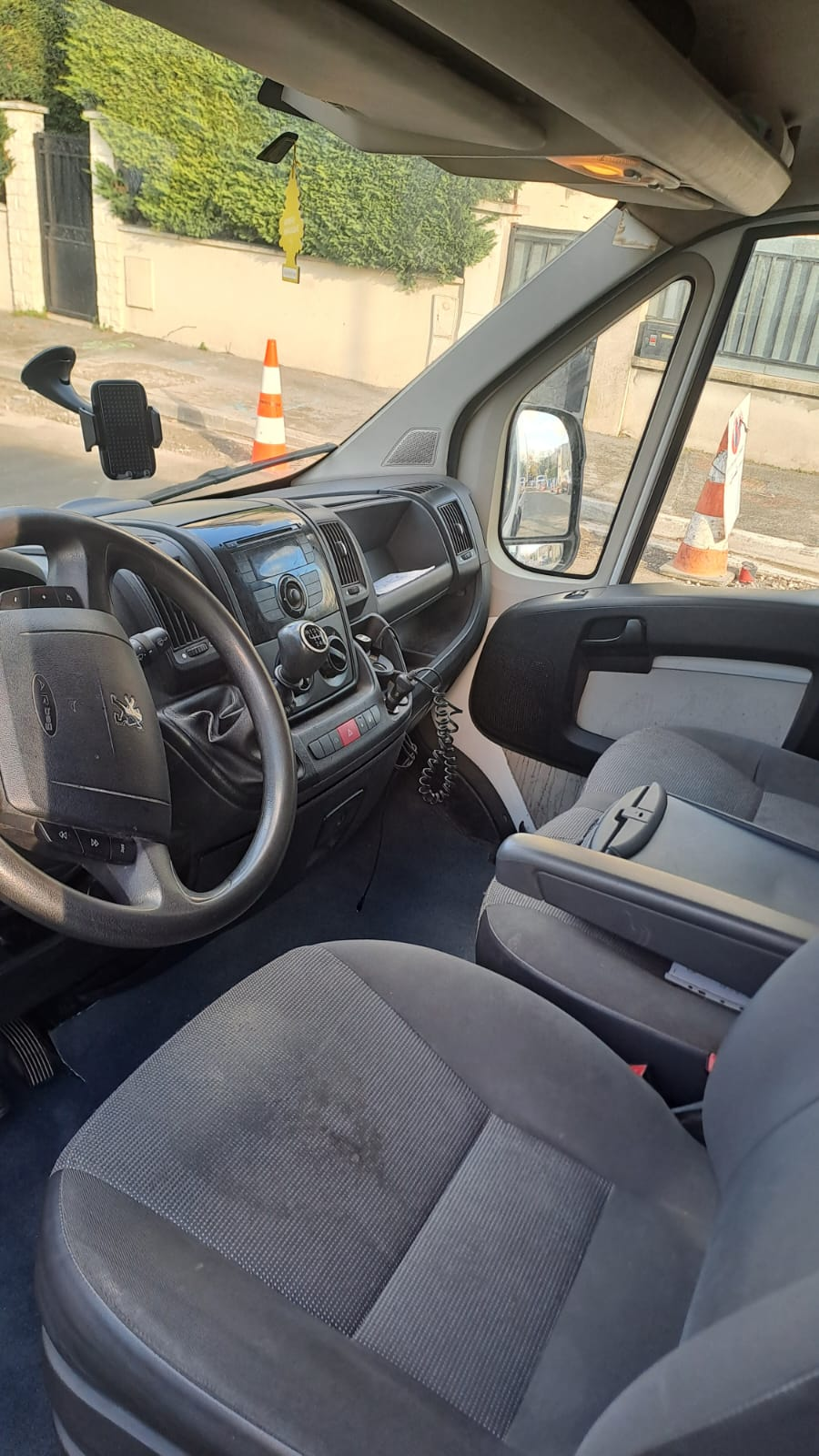 Vends Peugeot Boxer 7 places en excellent état - Miniature 3