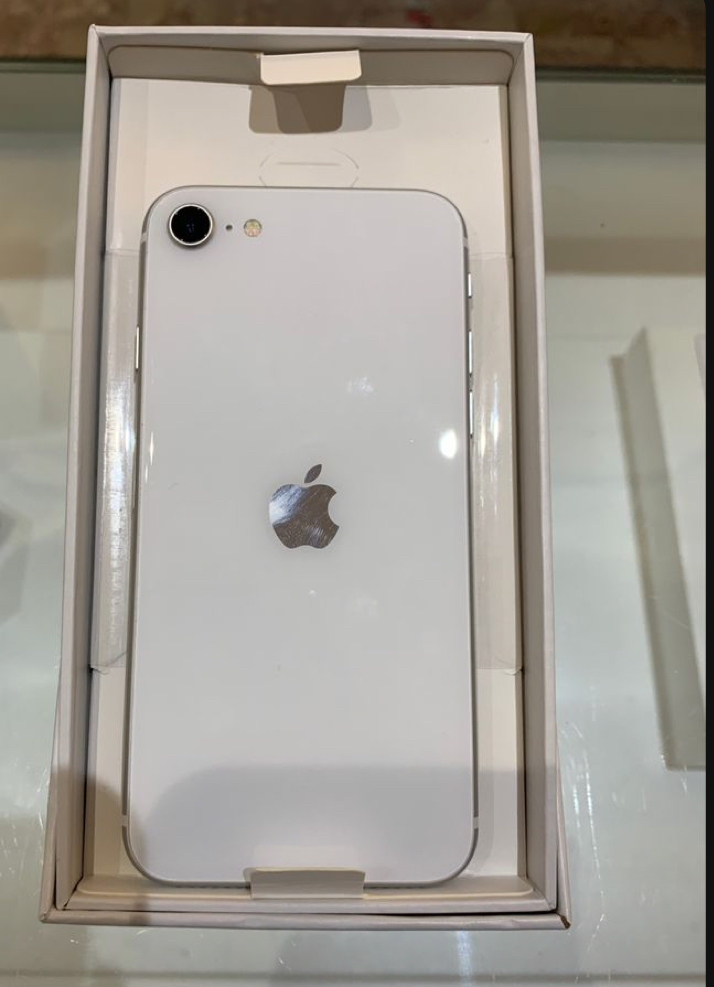 iPhone SE 2020 64GB reconditionné avec accessoires