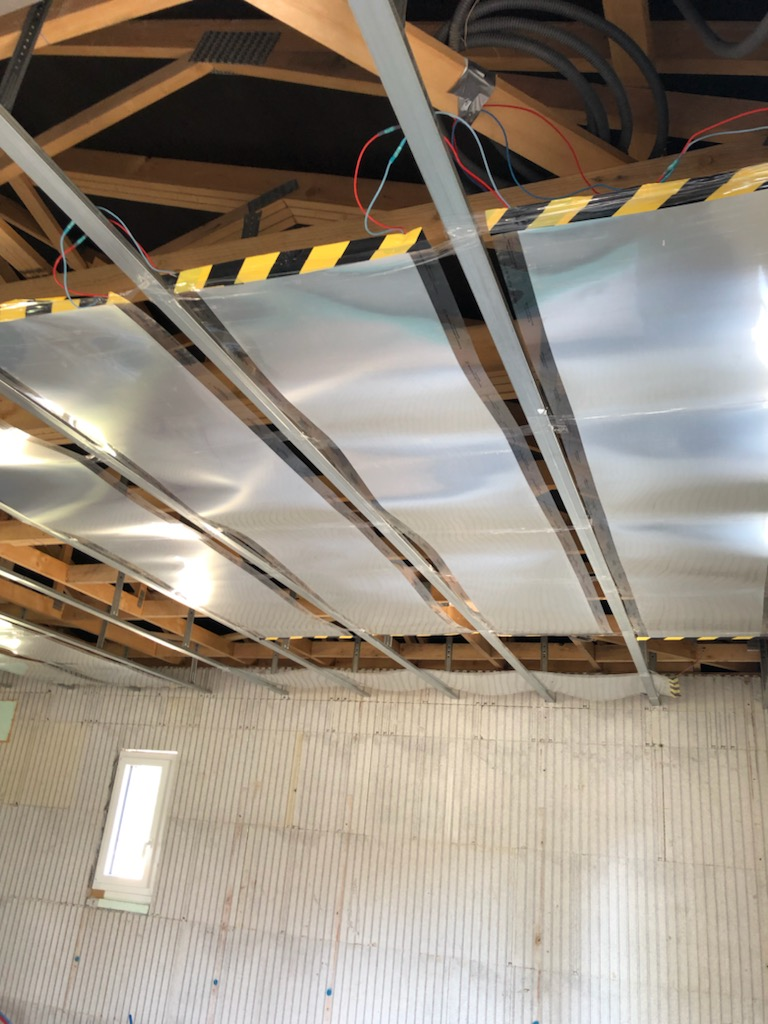 Chauffage rayonnant par plafond avec membrane carbone