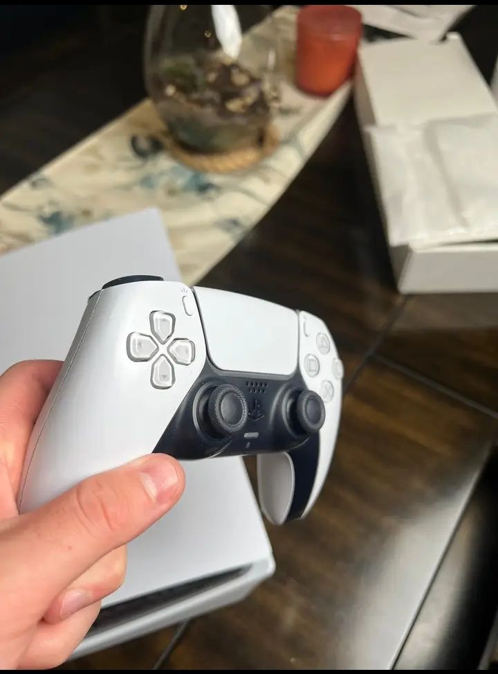 Je mets en vente ma PS5 - Miniature 3