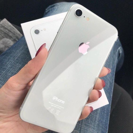 Iphone 8 à vendre avec facture et accessoires fournis
