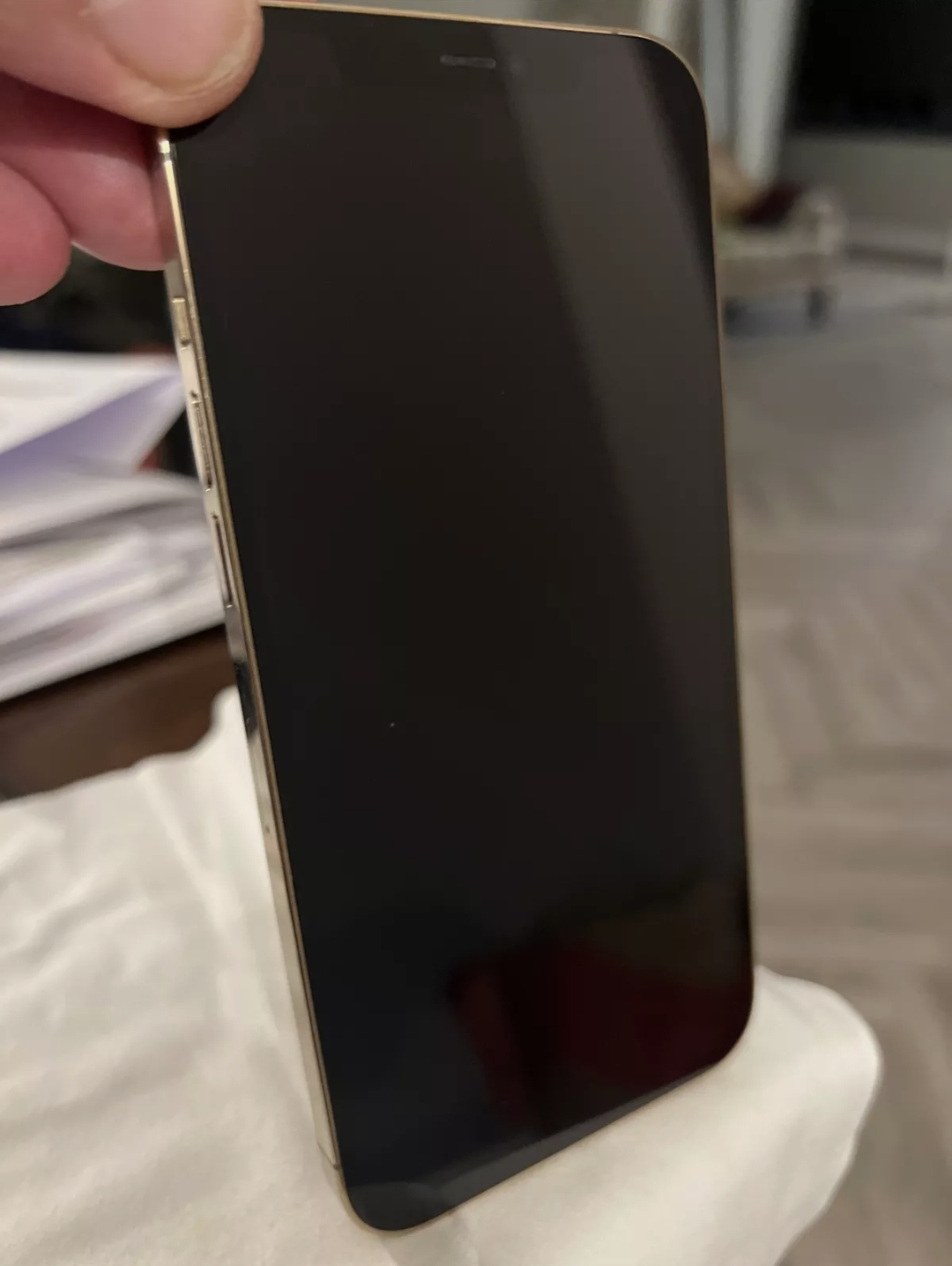 Apple iPhone 12 Pro Max - 128 Go - Or (Débloqué) - Miniature 4
