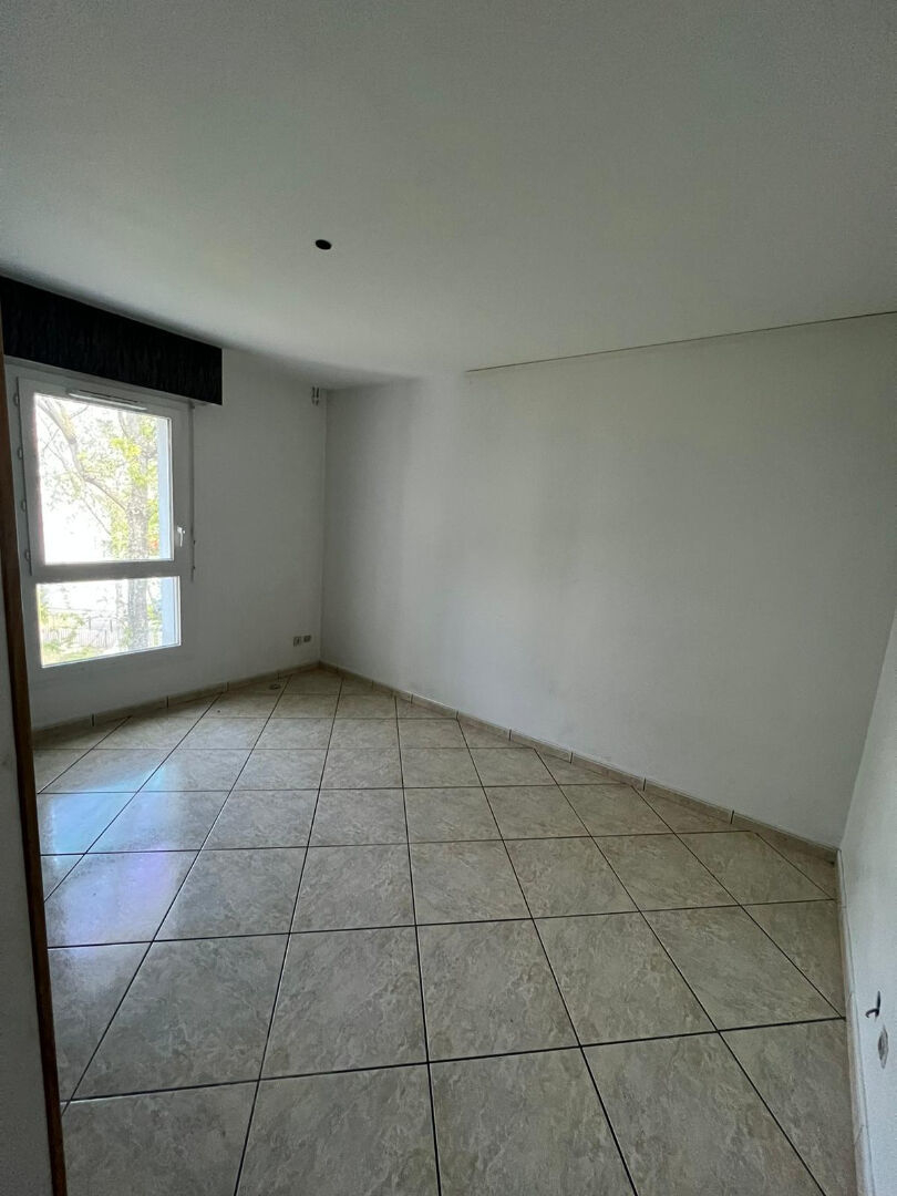 Location appartement 4 pièces 76 m² Sevran