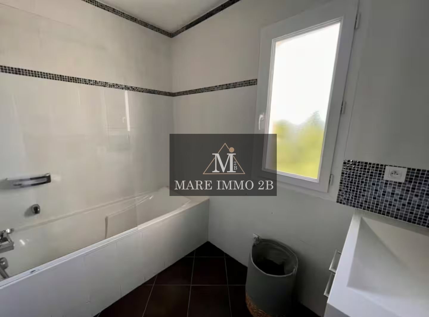 Villa contemporaine avec Piscine - Miniature 9