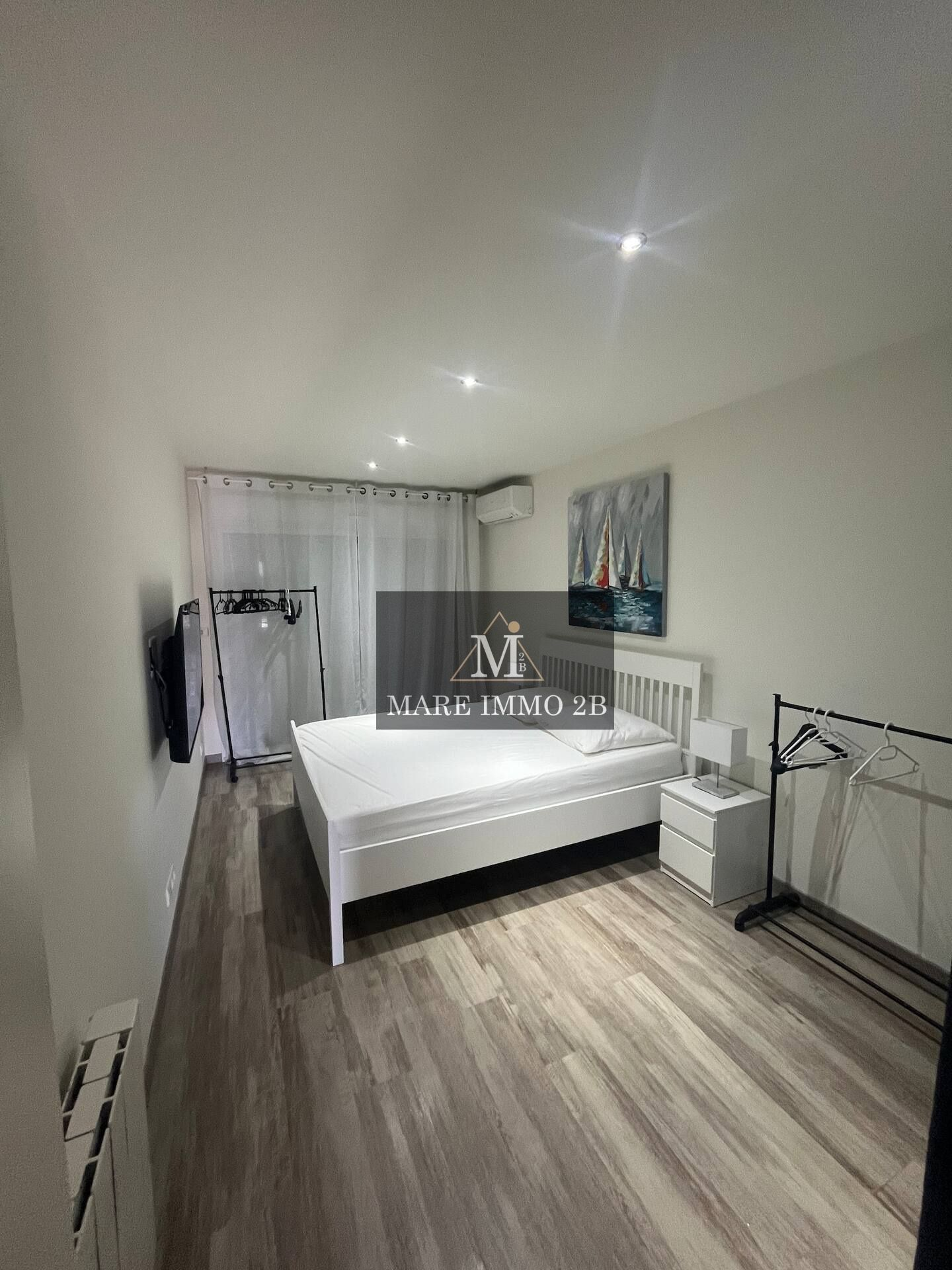 Villa contemporaine avec Piscine - Miniature 4