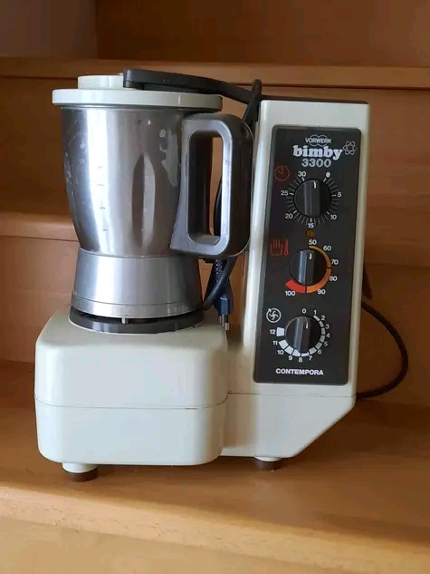 A vendre de congélateur , et Thermomix pm6