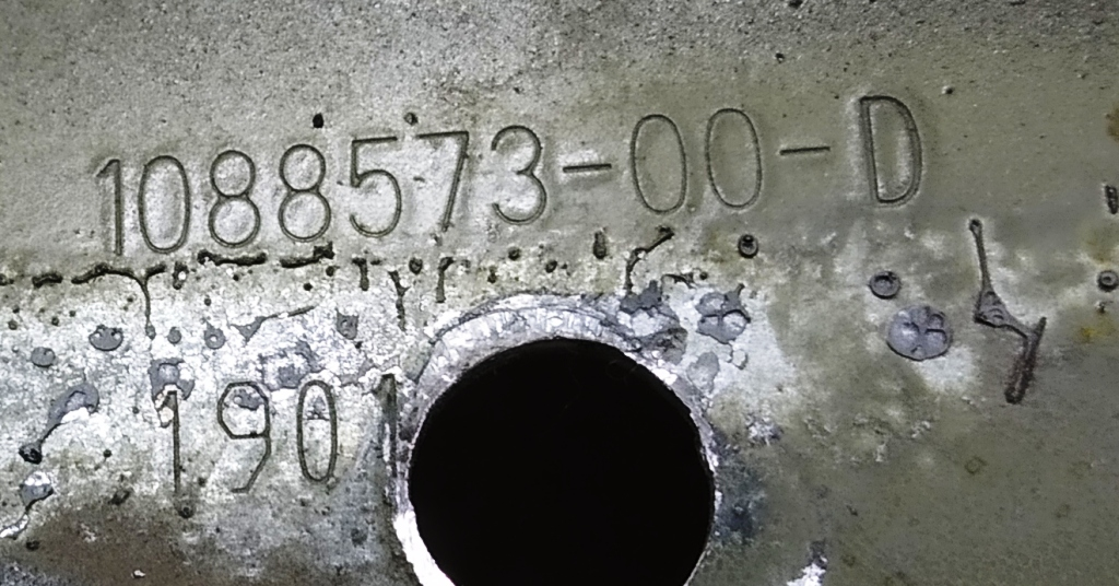 Support de montage de garde-boue avant gauche arrière Tesla  1088573-00-D